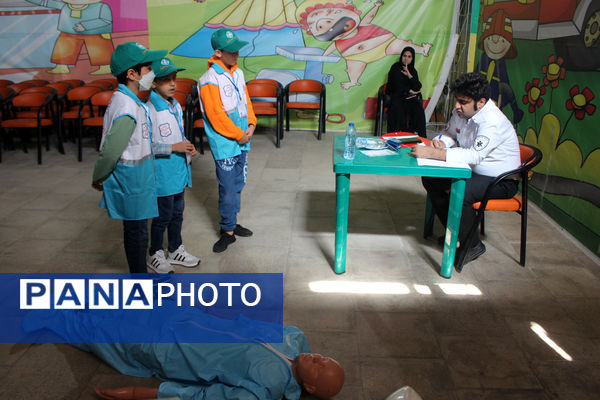 رقابت گروه‌های منتخب مدارس پسرانه استان قم در نخستین جشنواره سفیران سلامت 