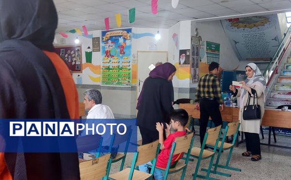 مردم نیشابور به نیابت از شهدا به پای صندوق رای آمدند