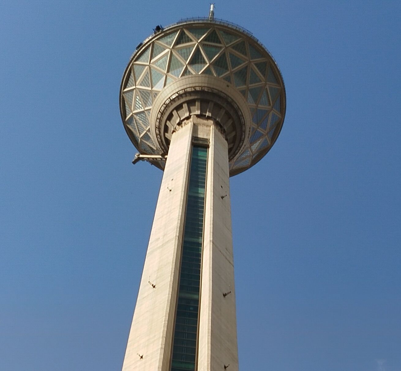 ۱۶۹۳ پله برای رسیدن به آسمان