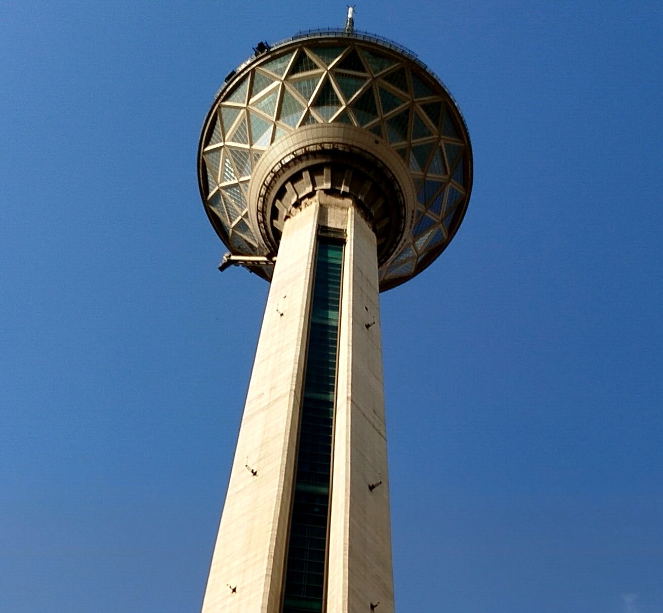 ۱۶۹۳ پله برای رسیدن به آسمان