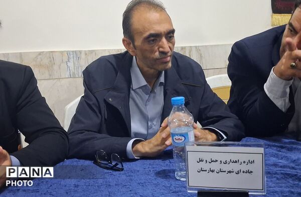 ملاقات مردمی بهارستان با جمعی از مسئولین شهرستان
