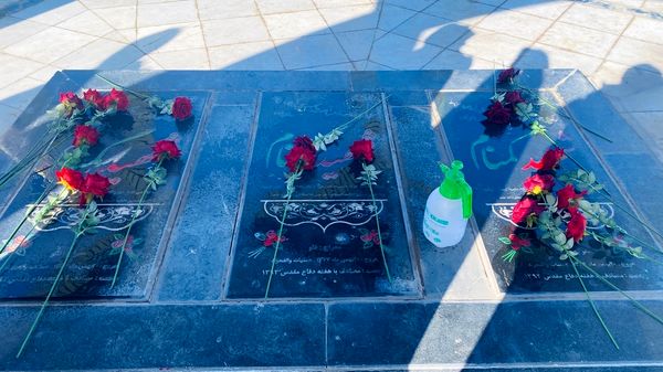 غبارروبی گلزار شهدای گمنام شهرستان باخرز