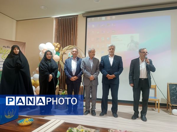 جشن عاطفه‌ها با تقسیم مهر و مهربانی در دبستان آرمینه مصلی نژاد 