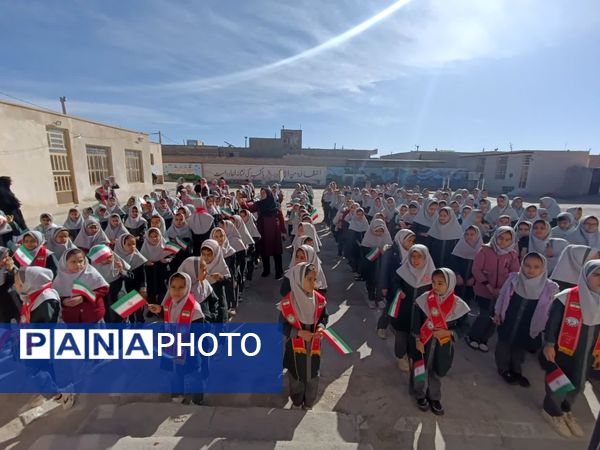 طنین زنگ انقلاب دردبستان خدیجه کبری ابرکوه  