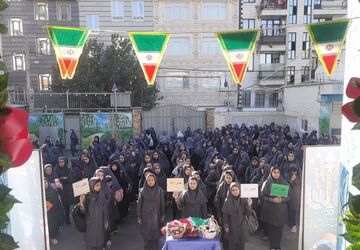 جشن جوانه ها در دبیرستان هیات امنایی حضرت معصومه(س) با عطر پرچم متبرک امام حسین(ع)