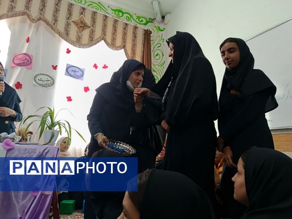 مراسم مهرِ مادرانه در مدرسه برادران رحمانی خلیل آباد