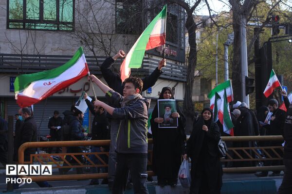بیعت مردم تهران با سومین رهبر انقلاب