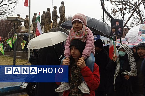 باران هم حریف عشق به وطن نشد