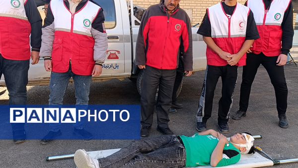 دانش‌آموزان ملکان در خط مقدم ایمنی؛ اجرای مانور پدافند غیرعامل در مدرسه امام حسین(ع)