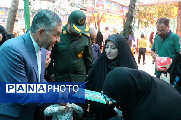 عطرافشانی مزار شهدای فرهنگی استان قم