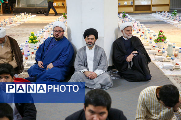 دورهمی قرآنی حافظان و قاریان نوجوان در حرم حضرت معصومه(س)