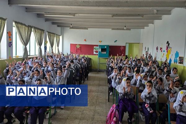 آغاز تحصیل کلاس اولی‌ها با جشن شکوفه‌ها در فرزانگان رباط‌کریم