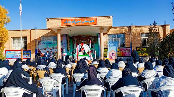 دبیرستان دخترانه فدک میزبان آیین زنگ نمادین «استکبار‌ستیزی» در شهر بن 