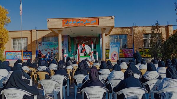 دبیرستان دخترانه فدک میزبان آیین زنگ نمادین «استکبار‌ستیزی» در شهر بن 