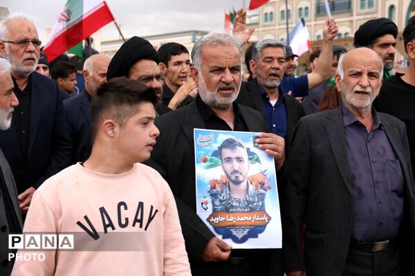 آیین تشییع 12 شهید حملات هوایی در قم