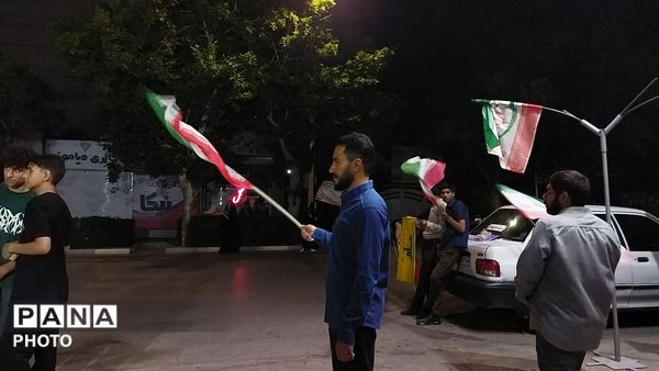 گذری بر اجتماع مردمی روبه روی دبیرستان نمونه فاطمه زهرا در نود و چهارمین شب 