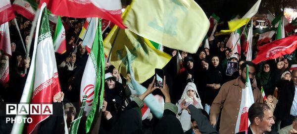 پنجاه و دو شب  در میدان پای کار ایران