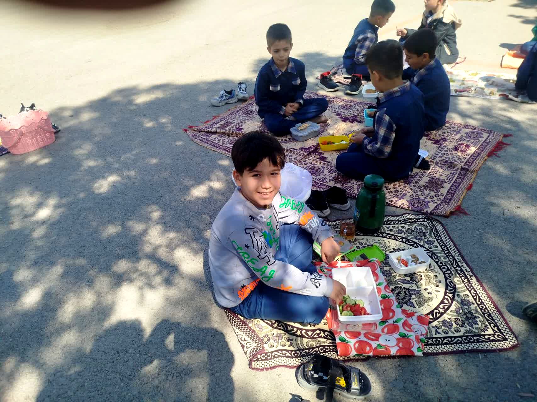 صبحانه سلامت در مدرسه پسرانه مبین شیروان