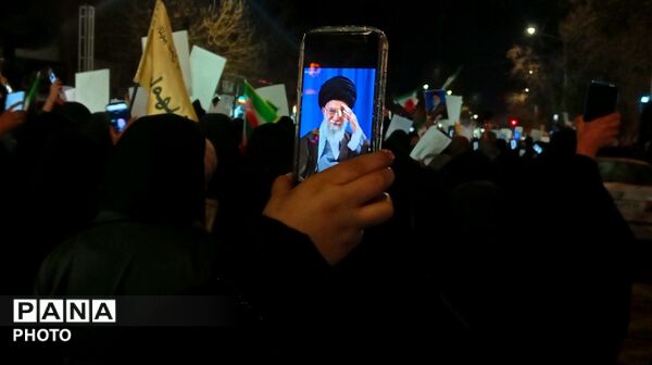 حضور خودجوش مردم نیشابور در خیابان های این شهر