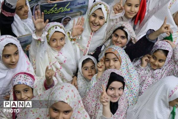 تجلیل از ۱۴ دانش‌آموز دختر برتر حوزه‌های پرورشی شهرستان قدس