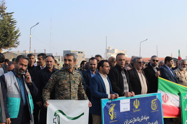 صبحگاه مشترک نیرو‌های مسلح در آمل 