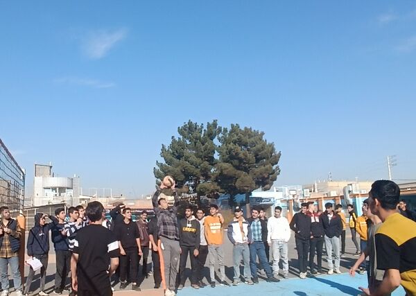اولین روز از مسابقات گروهی والیبال در دبیرستان شاهد ابوذر گروهی 