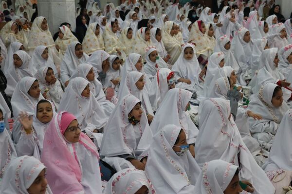 جشن تکلیف2000 نفری دانش‌آموزان زابل