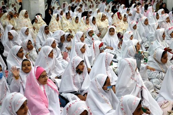 جشن تکلیف2000 نفری دانش‌آموزان زابل