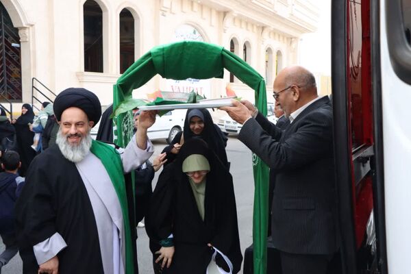 اعزام دانش‌آموزان دختر یزدی به سفر معنوی حج عمره