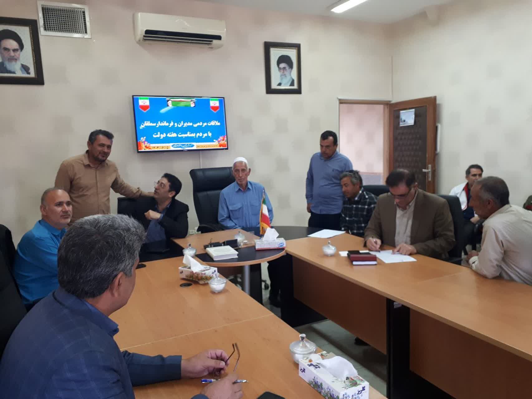 دیدار چهره به چهره فرماندار و مدیران شهرستان سملقان با مردم به‌مناسبت هفته دولت