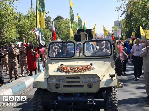 رزمایش ۳۱۳ هزار نفری «جان‌فدایان ایران» در تهران
