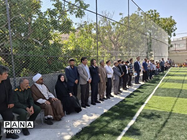 بهره برداری از دومین چمن مصنوعی در بخش صوفیان به مناسبت هفته دولت
