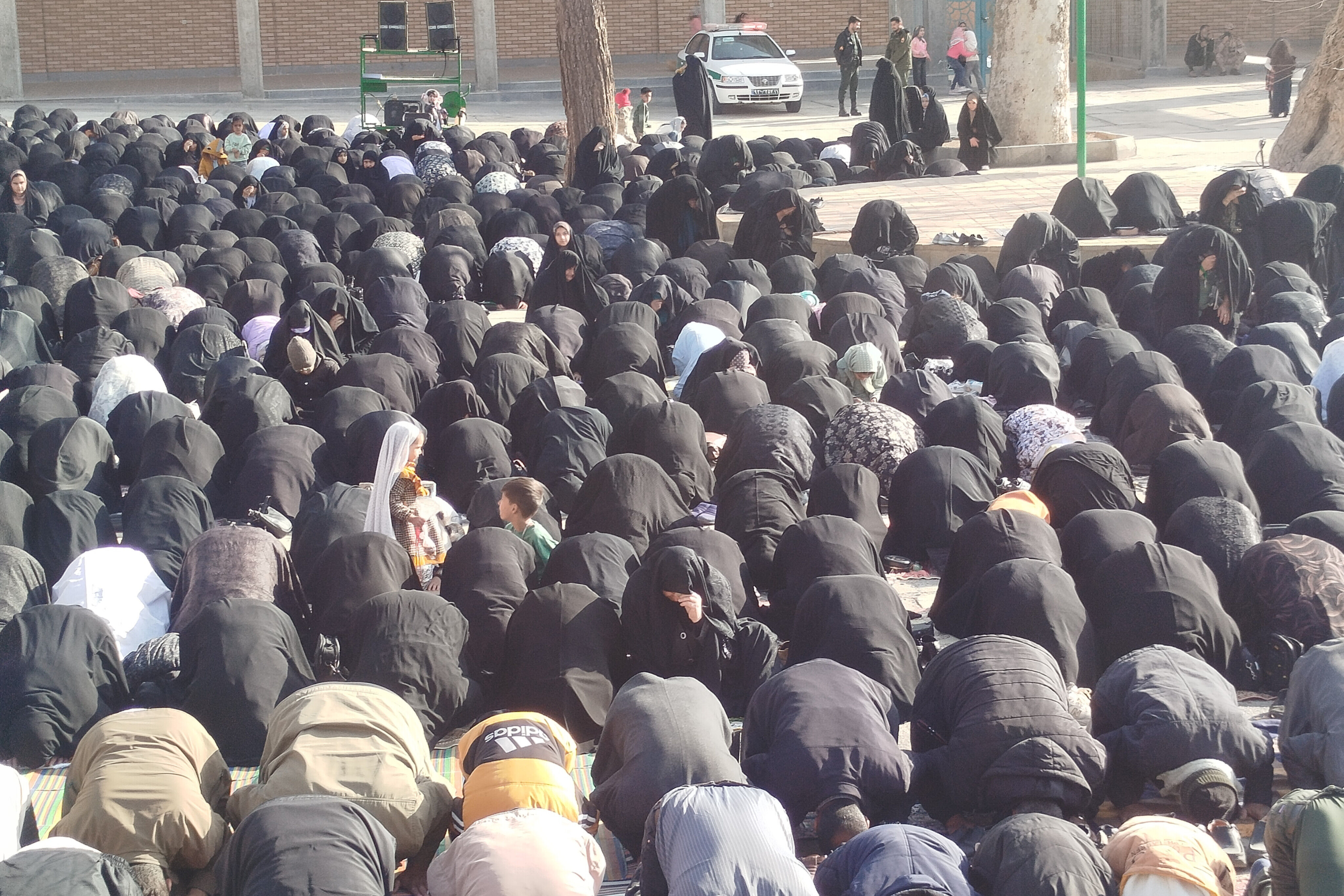 نماز عید فطر در مصلای شهر بهمن