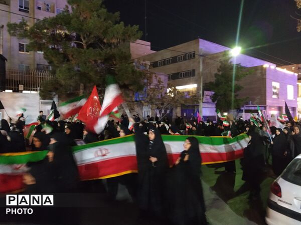 حضور پر صلابت مردم مشهد در راهپیمایی عزاداری 