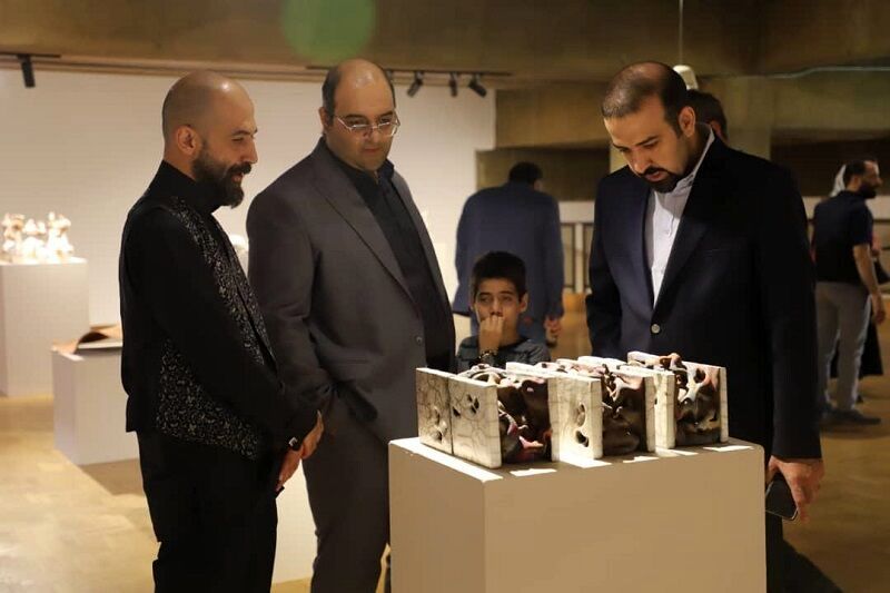 چند خبر تجسمی؛ نمایش «سازگاری» و «لبخند خزان»