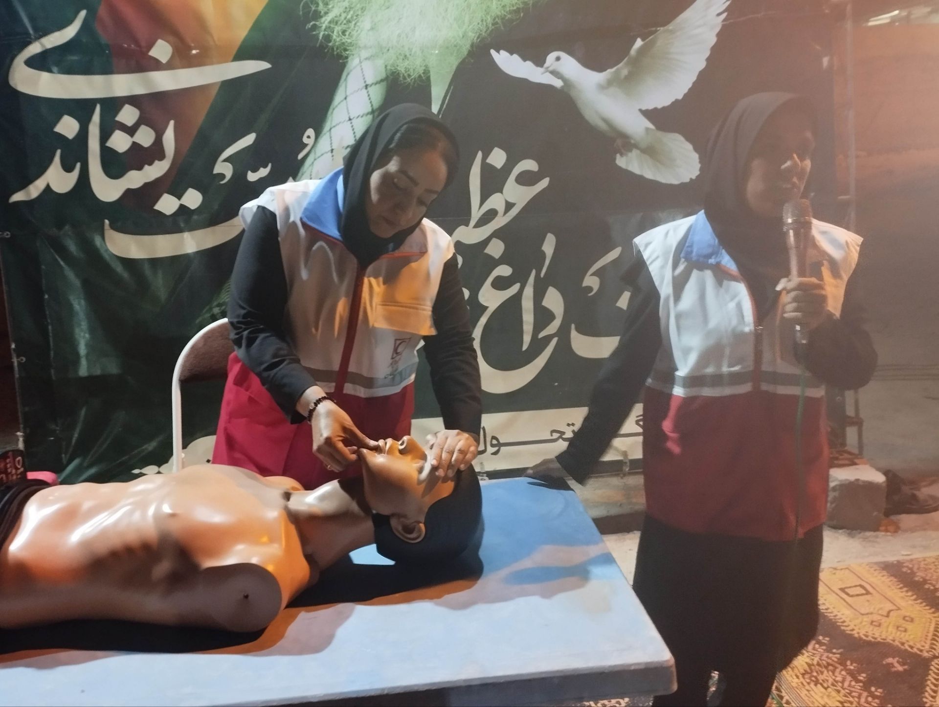 برگزاری دوره آموزشی هلال‌احمر در فین محله مارم ایستگاه وحدت
