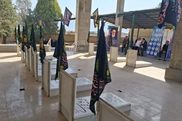 میثاق استاندار و مسئولان استانی با شهدا در سفر به زرقان
