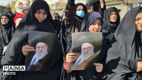 اقامه نماز جمعه و راهپیمایی باشکوه در فارسان 