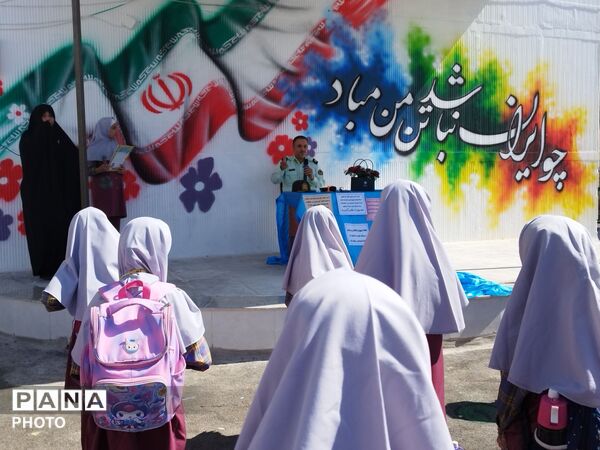 گرامیداشت هفته نیروی انتظامی در دبستان مهران؛ تجلیل از حافظان امنیت و آرامش