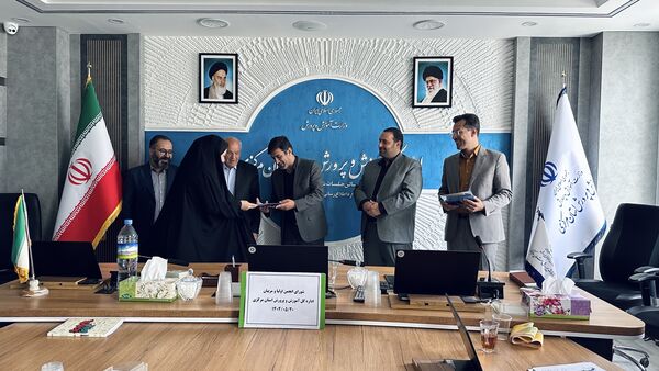 تقدیر از عوامل اجرایی جشنواره ملی طراحی و دوخت لباس دانش‌آموزی با حضور انجمن اولیا‌ و مربیان استان مرکزی