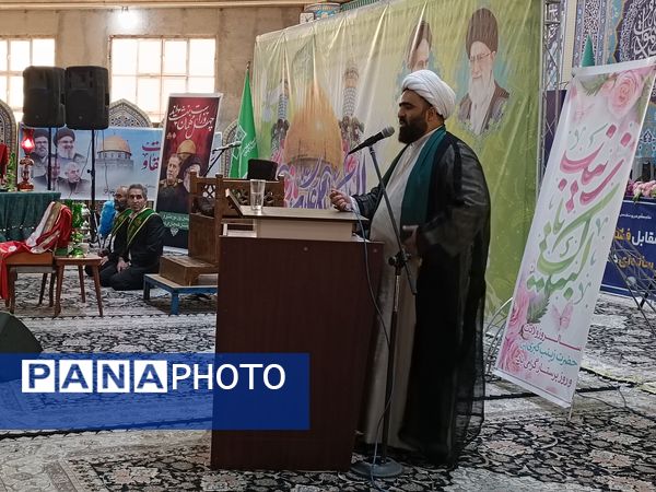 اجتماع بانوان مقاومت و تجلیل از همسران جانبازان در مصلی نماز جمعه شهرستان قدس