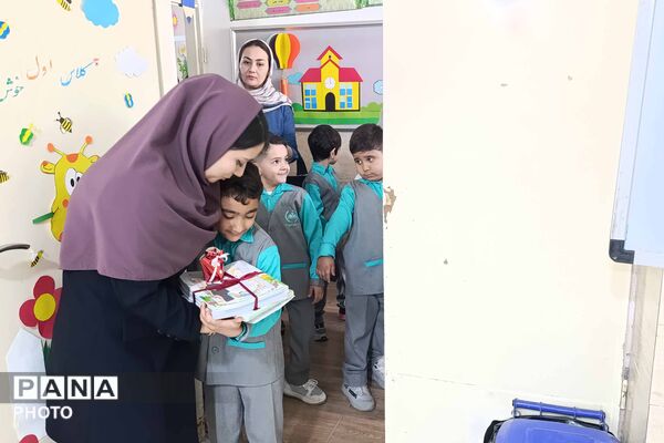 آغاز سال تحصیلی دانش‌آموزان دبستان «دنیای تربیت» 