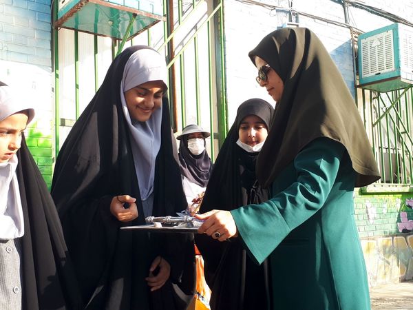 جشن روز پرستار و ولادت حضرت زینب(س) در دبستان نیایش 2