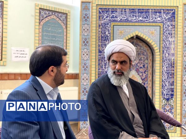 بازدید امام جمعه ملارد از نمایشگاه مشاغل هنرستان فنی و حرفه‌ای طوبی به مناسبت هفته سلامت و هفته معرفی مشاغل