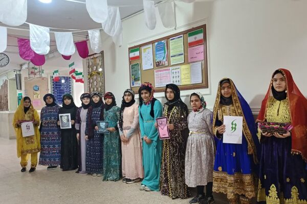نمایشگاه آثار هنری دانش آموزان دبیرستان امام علی(ع) شهرستان ورامین