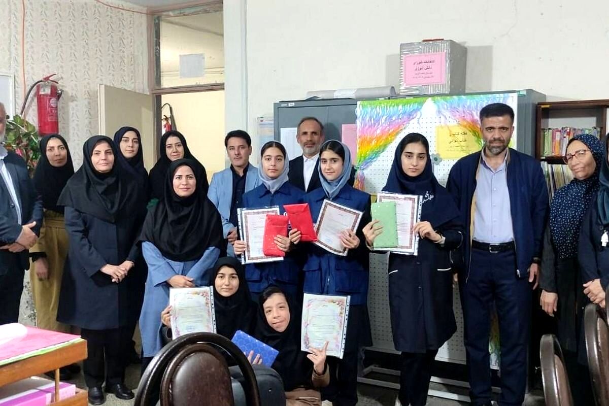 گفت‌وگوی خلاق دردبیرستان فاطمه‌الزهرا؛ نشست مشترک ناشر، معاونین و دانش‌آموزان نویسنده برای رفع چالش‌ها