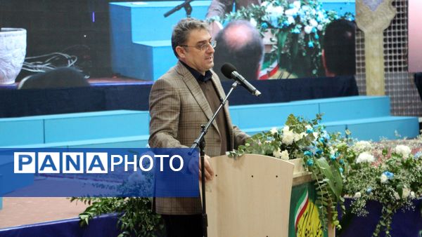 آیین تجلیل از برگزیدگان جشنواره های فرهنگی و هنری قطب خراسان در مشهد