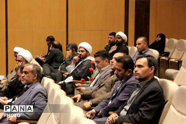 رونمایی از نخستین جلد دانشنامه دفاع مقدس استان قم