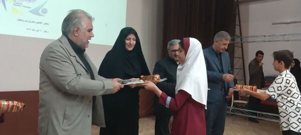 مراسم تجلیل از برگزیدگان نوجوان سالم