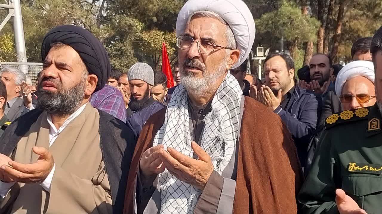 اقامه نماز باران و نماز جمعه به امامت آیت الله ابوالحسن مهدوی